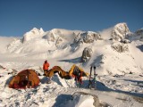 Campamento 1 a la entrada del Glaciar Leones