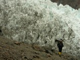 Manuel en frente del imponente Glaciar Juncal